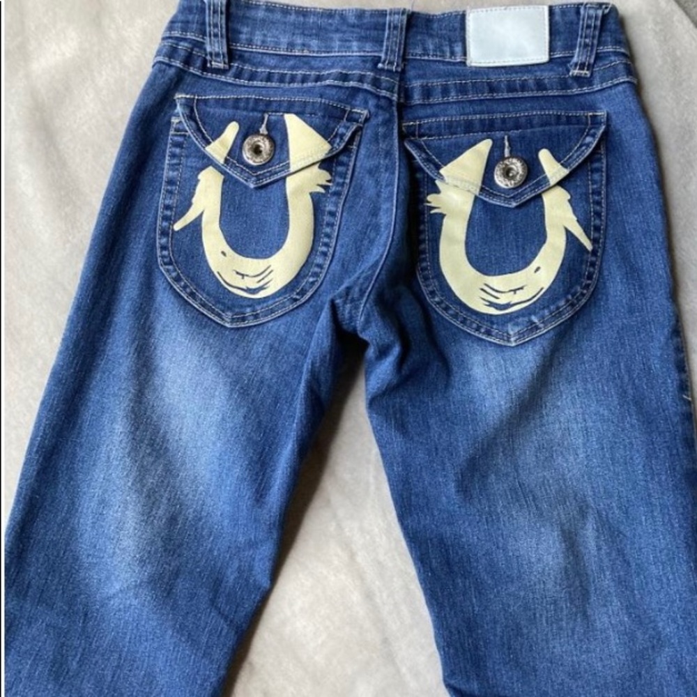 Great looking! True Religion, horseshoe blue jeans